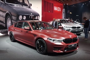 У Франкфурт привезли нове покоління BMW M5